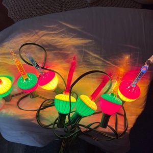 Vintage Christmas 1980s bubble lights, 7 per strand
